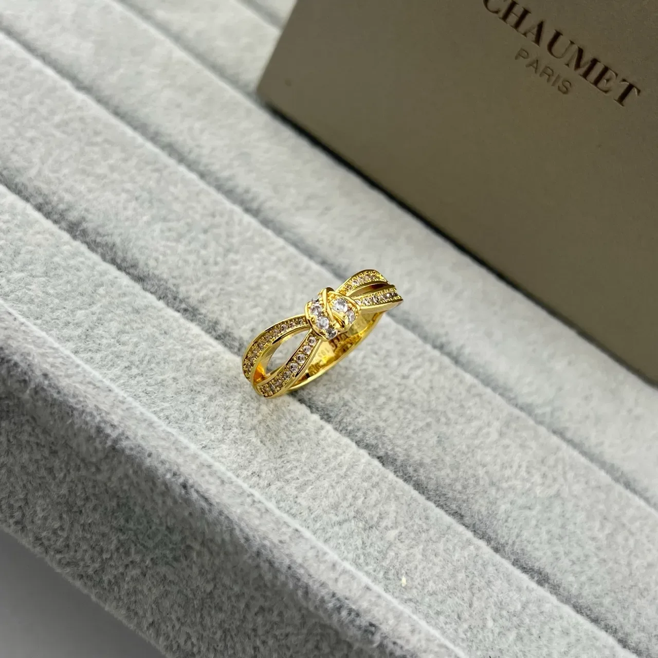 CHAUMET أقراط ذهبية وفضية بتصميم قوسي Pavé-Set 4