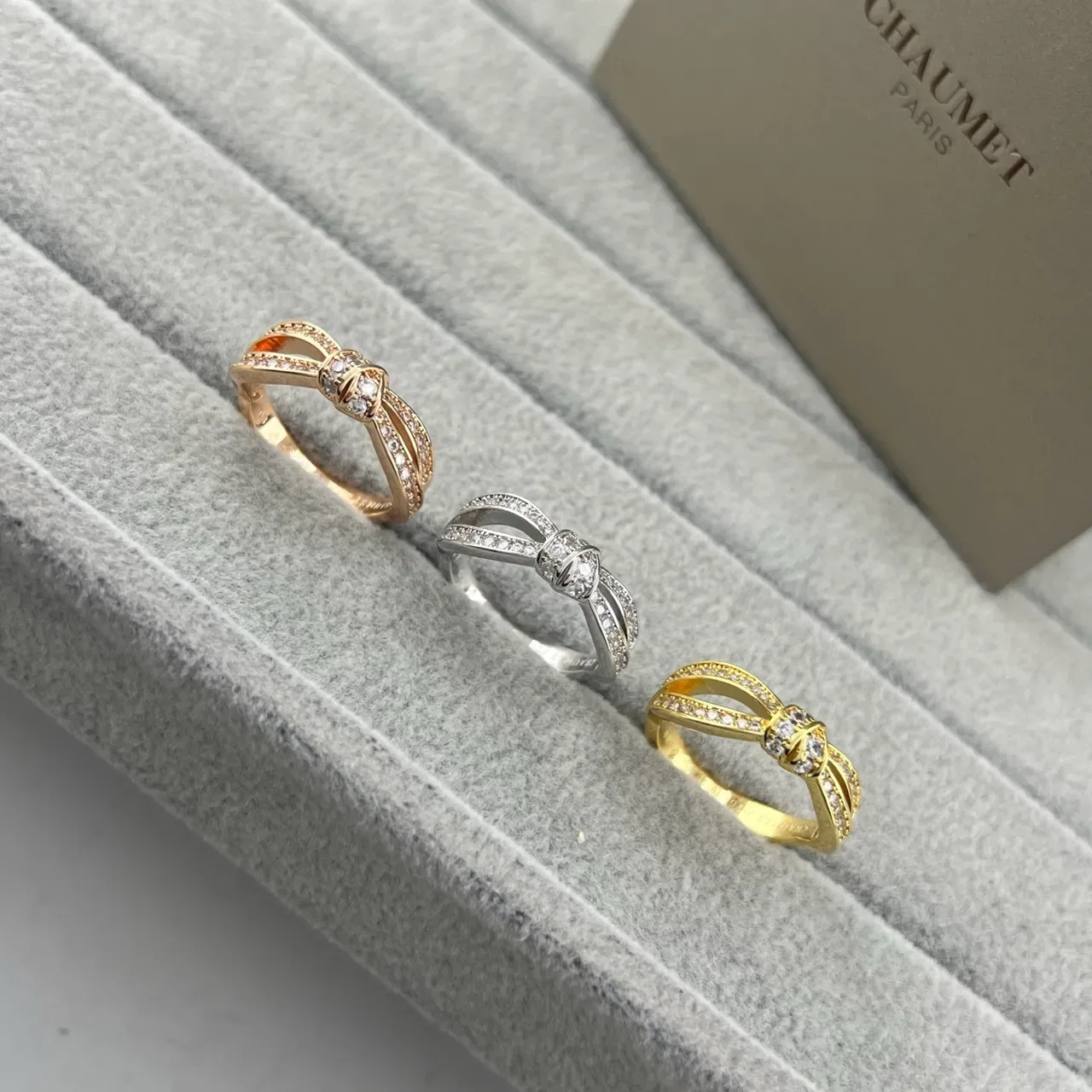 CHAUMET أقراط ذهبية وفضية بتصميم قوسي Pavé-Set 8
