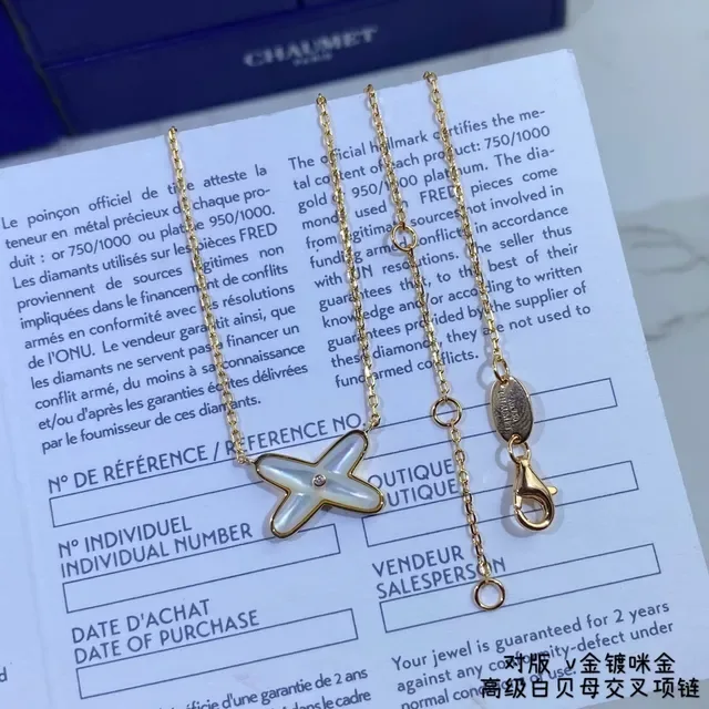 CHAUMET Pendentif Croix en Forme de X Mère de Perle 5