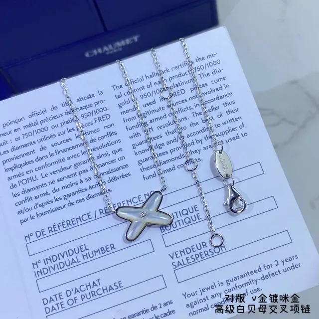 CHAUMET Pendentif Croix en Forme de X Mère de Perle 6