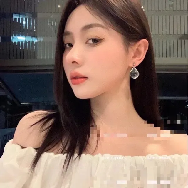 Clear Faceted Teardrop Dangling Earrings 7