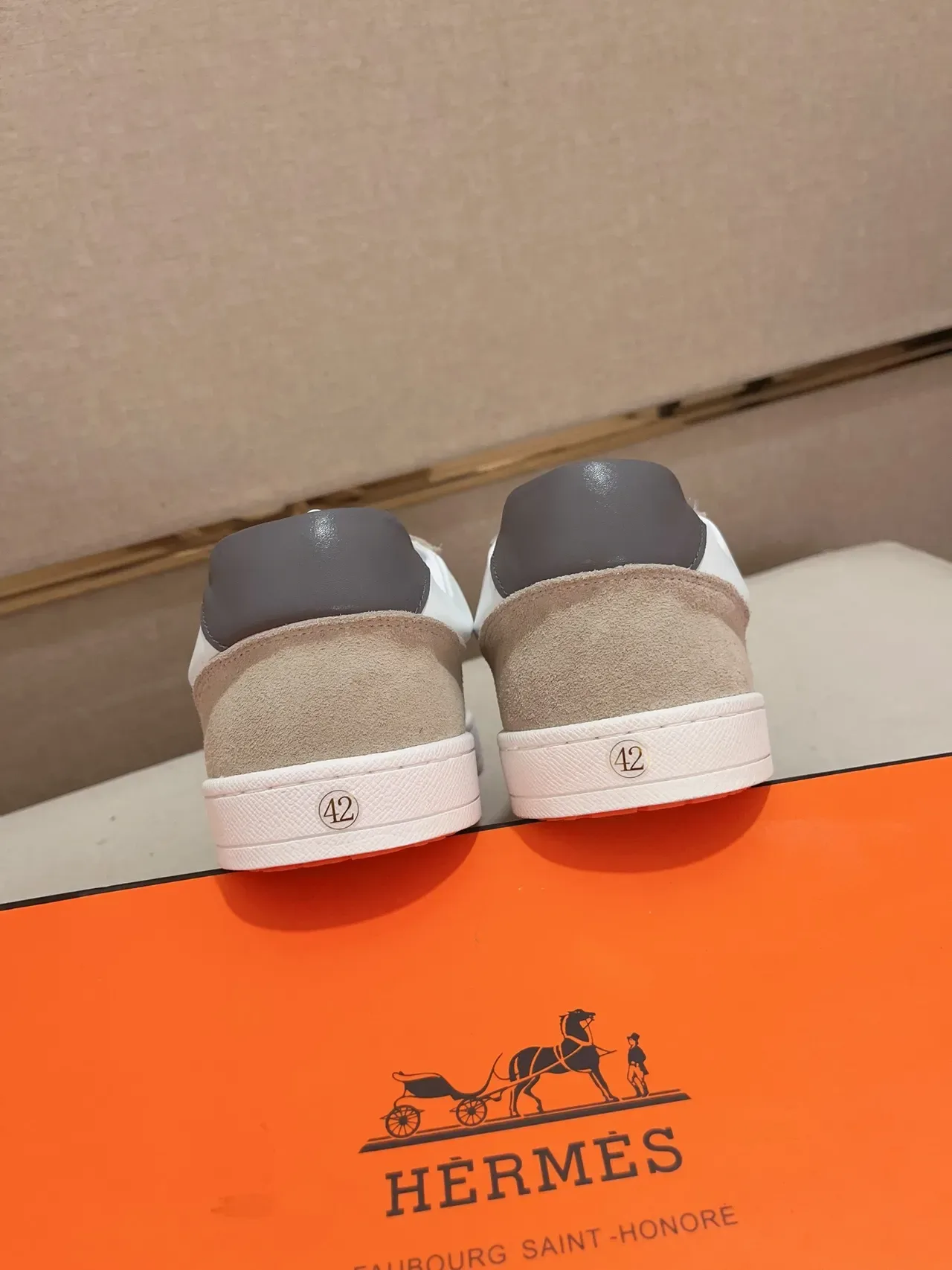 Color-Blocked Panelled Low-Top Lifestyle Sneaker 3