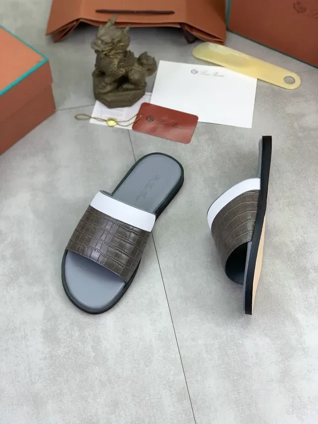 Crocodile-Embossed Single-Strap Contrast-Band Slippers 7