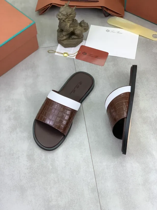Crocodile-Embossed Single-Strap Contrast-Band Slippers 8