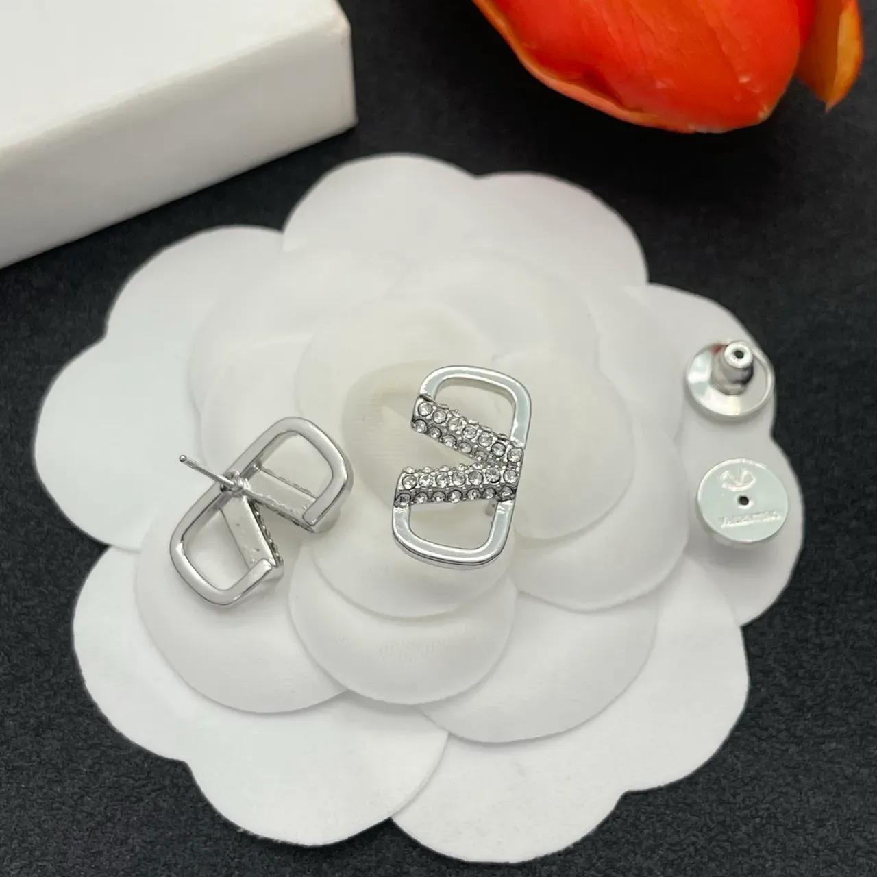 Crystal-Embellished V-Motif Stud Earrings 5