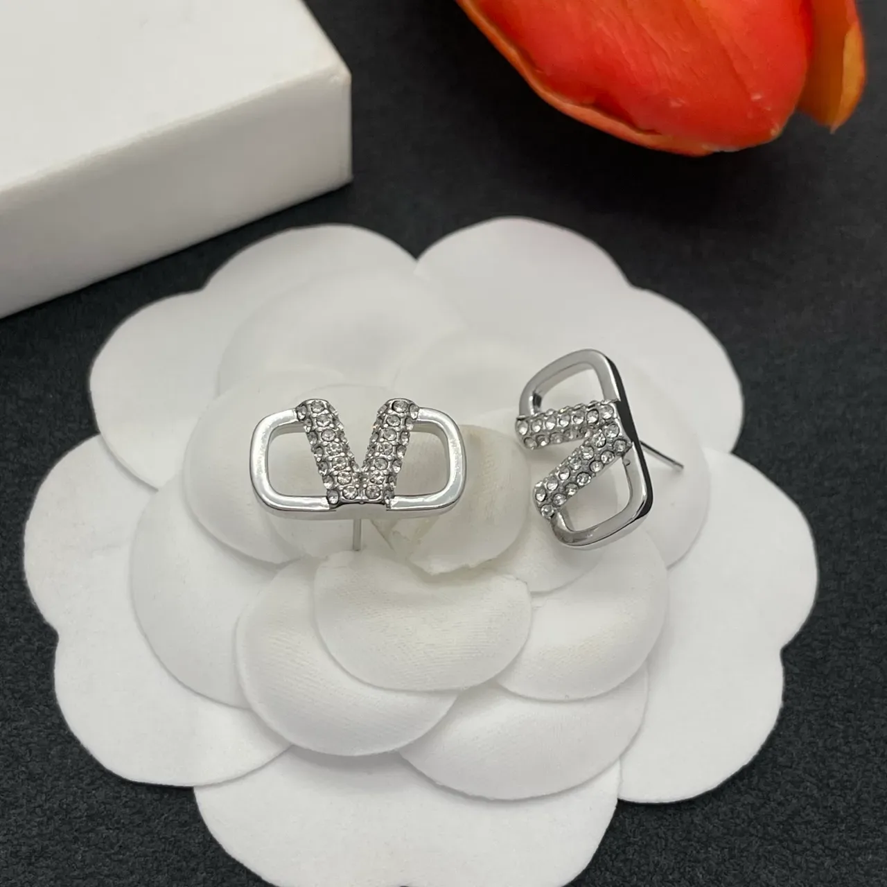 Crystal-Embellished V-Motif Stud Earrings 7