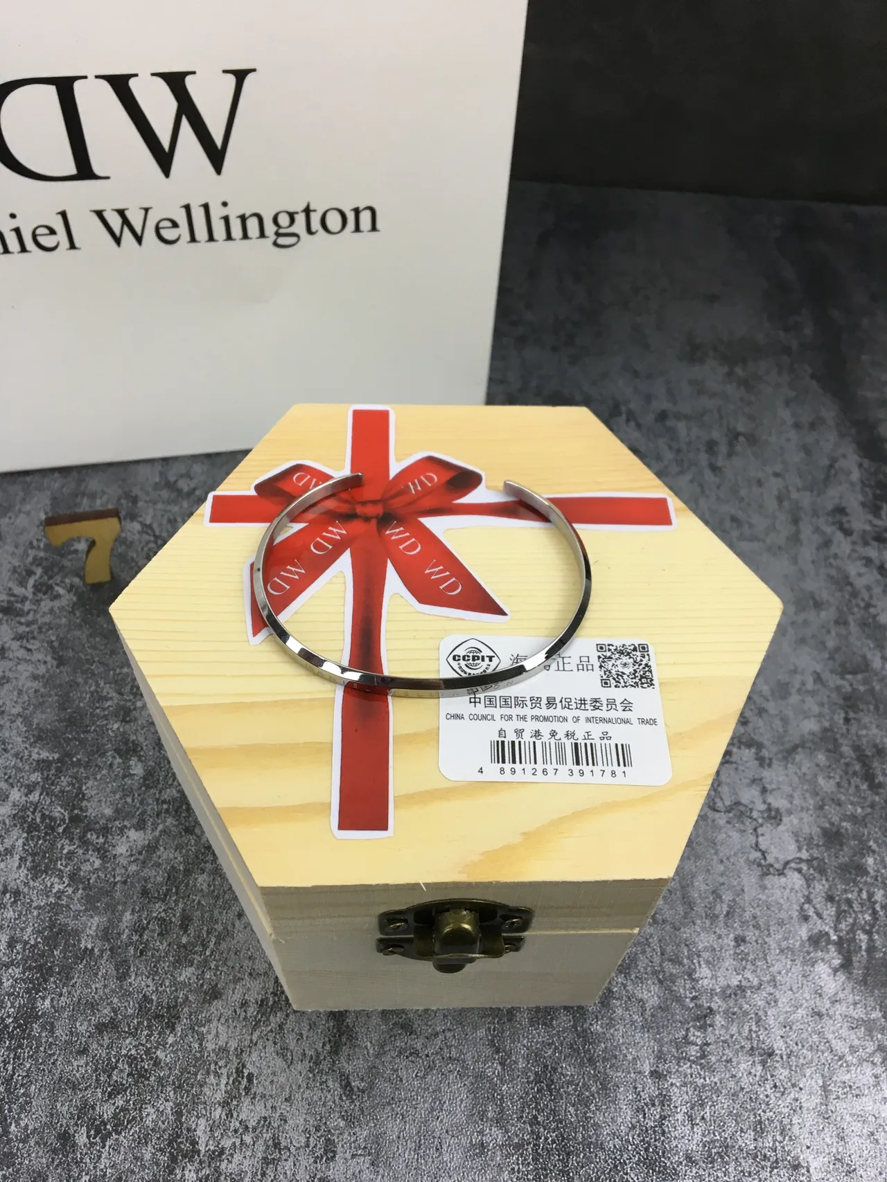 Daniel Wellington Classic Cuff Silver Minimalist Engraved Bracelet 7