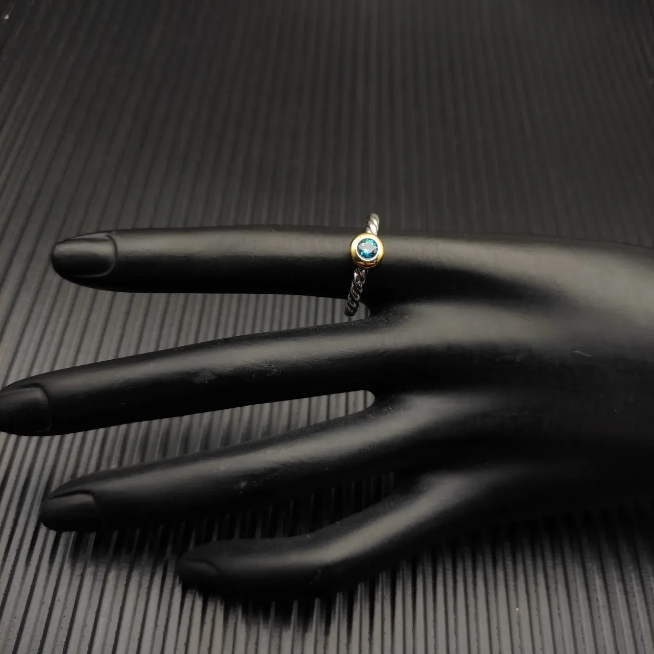 David Yurman Cable Collectibles Blue Gold Twisted Band Single Round Bezel-Set Gemstone Ring 3