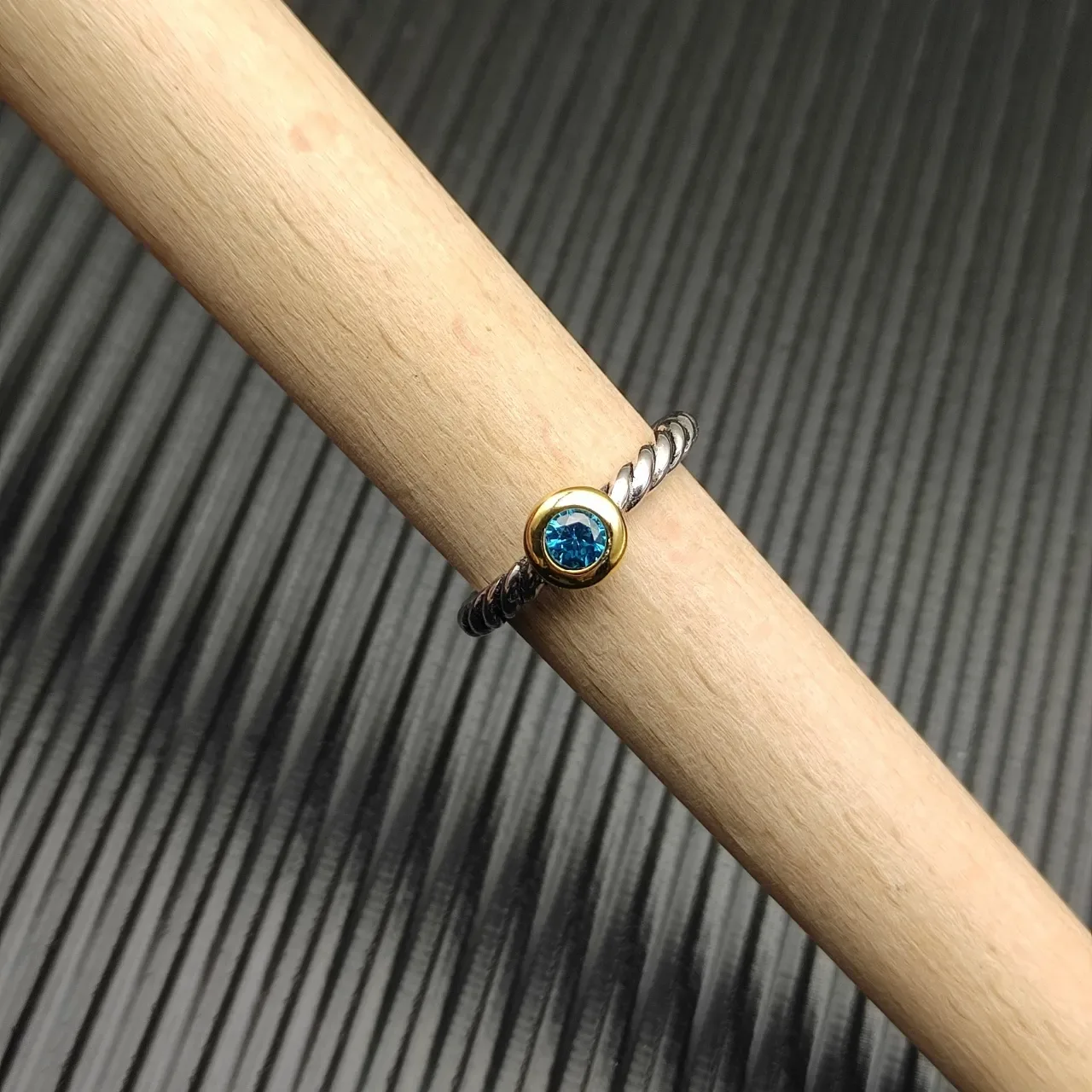 David Yurman Cable Collectibles Blue Gold Twisted Band Single Round Bezel-Set Gemstone Ring 5