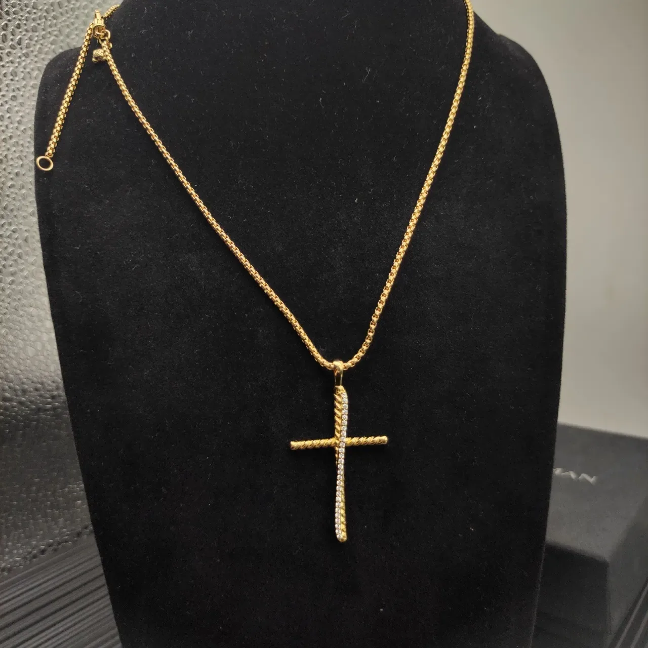 David Yurman Cable Collectibles Cross Gold White Twisted Construction Pavé-Set Vertical Arm Necklace 8