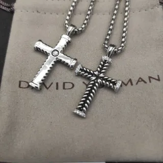 David Yurman Cable Cross عقد فضي مع قلادة ملتفة