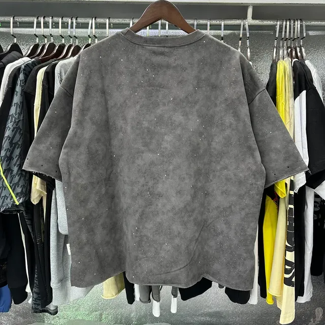 Distressed Charcoal Gray Cropped Graphic-Print T-Shirt 4
