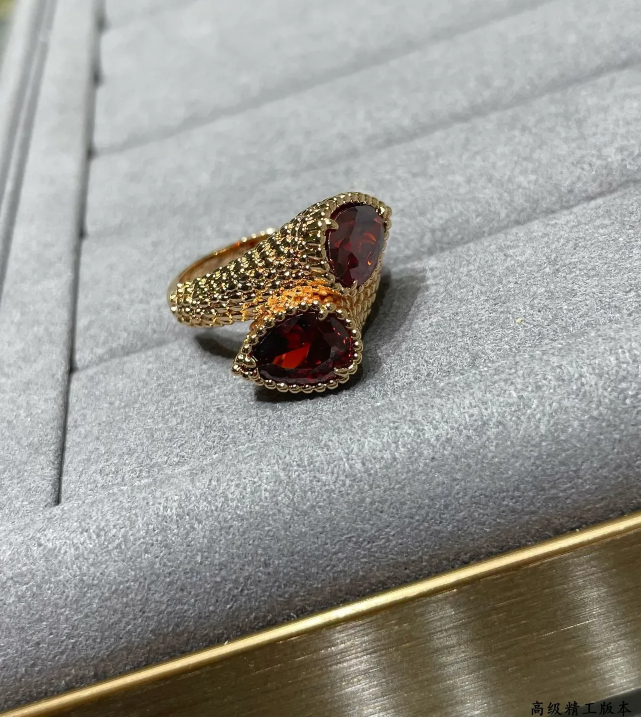 Dual Heart-Cut Red Gemstone Textured Gold-Tone Ring 2