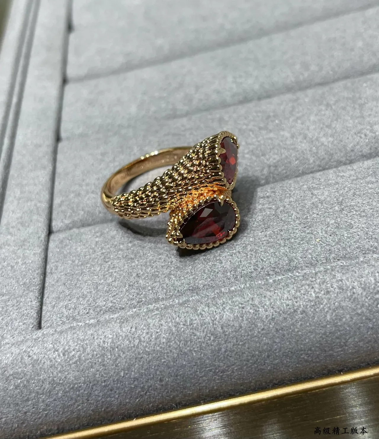 Dual Heart-Cut Red Gemstone Textured Gold-Tone Ring 4