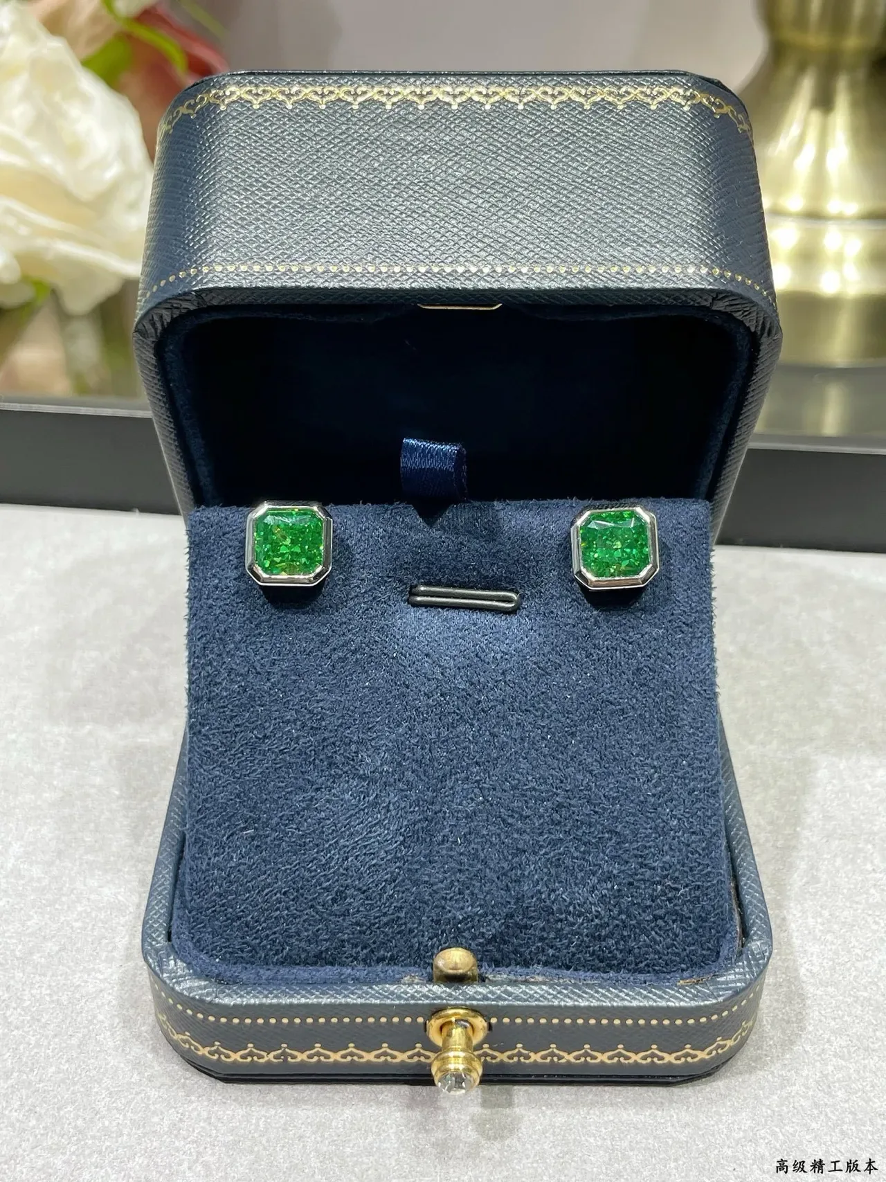 Faceted Green Octagonal Bezel-Set Stud Earrings 8