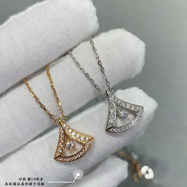 Fan-Shaped Pavé Diamond Pendant Necklace 3