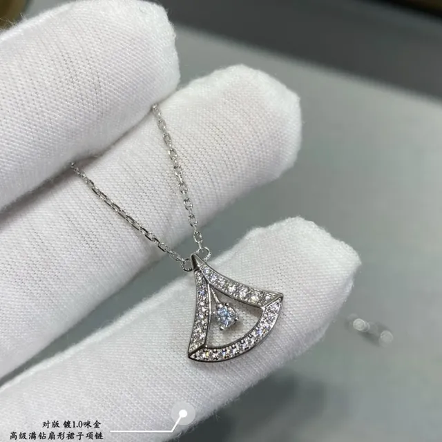 Fan-Shaped Pavé Diamond Pendant Necklace 6