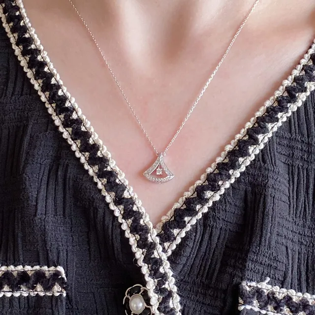 Fan-Shaped Pavé Diamond Pendant Necklace 9