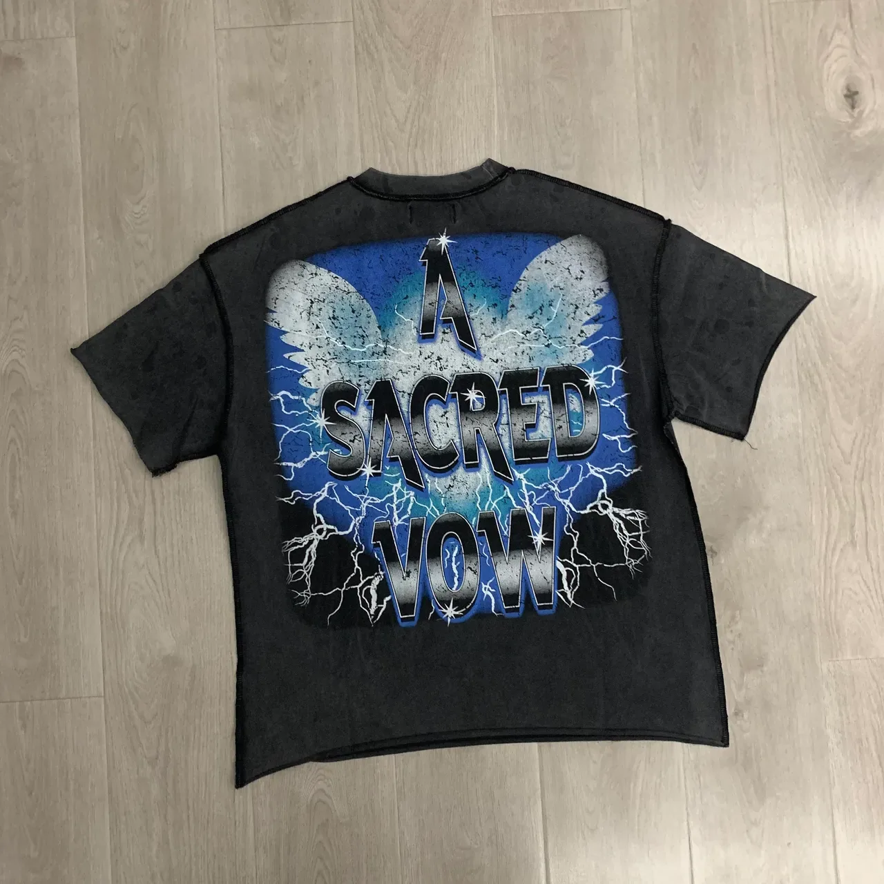 FIRST ROW Graphic-Print Acid-Wash Distressed T-Shirt 6