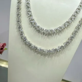 Collier choker floral pavé-set en ton argent
