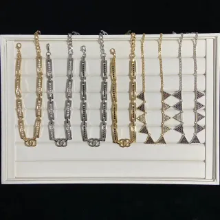 Colliers de chaîne avec maillons de cristal géométriques triangulaires en tons dorés et argentés