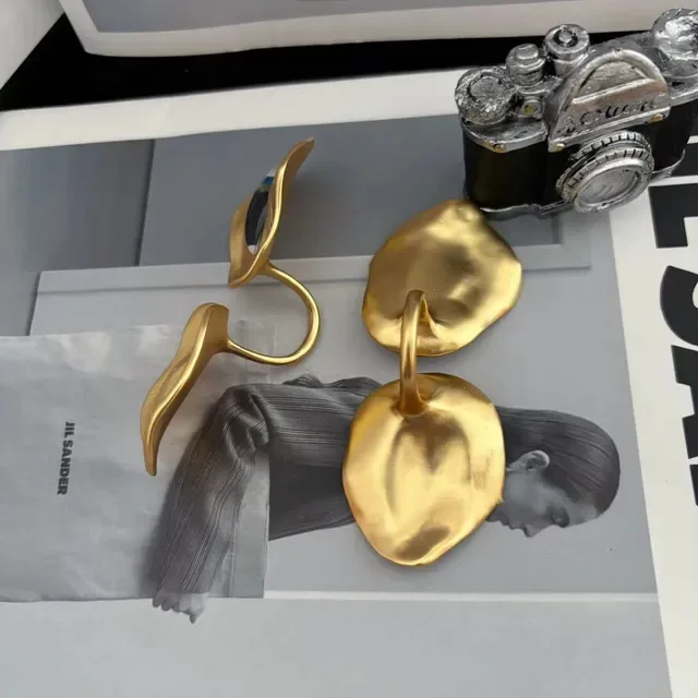 Gold Black Sculptural Eye-Motif Jewelry 4