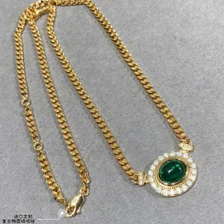 قلادة سلسلة كيرب ذهبية كابوشون أخضر بيضاوي باڤيه