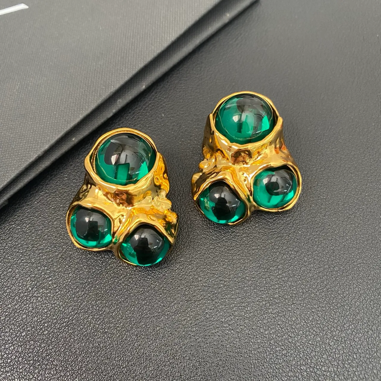 Gold Green Textured Metal Three-Cabochon Cluster Ring 8