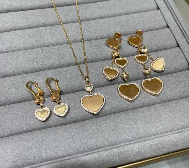 Gold Red Flower-Shaped Pendants Necklace 4