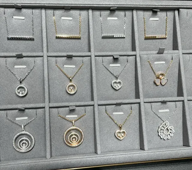 Gold Red Flower-Shaped Pendants Necklace 6
