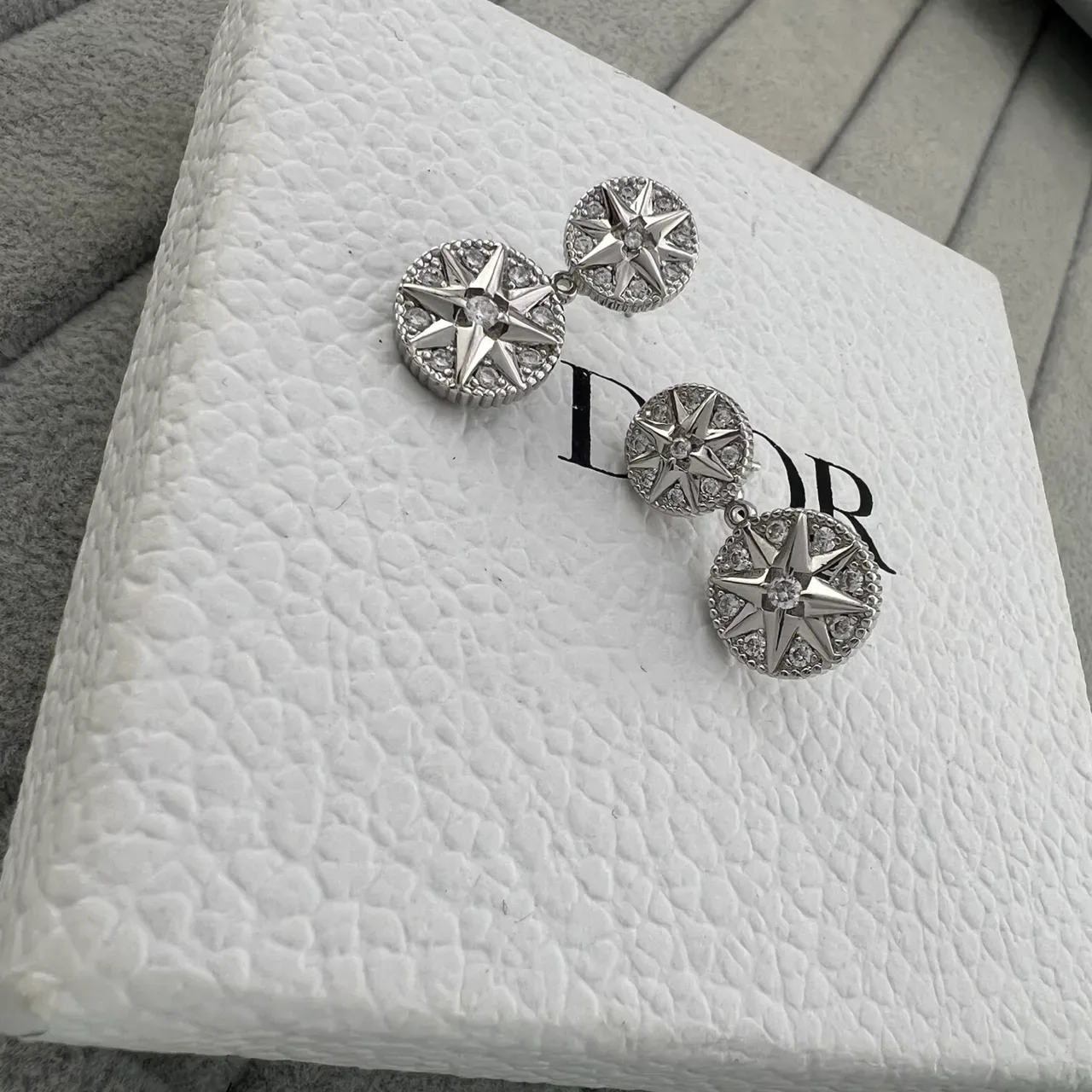 Gold Silver Compass-Star Motif Pavé Crystal Setting Earrings 2
