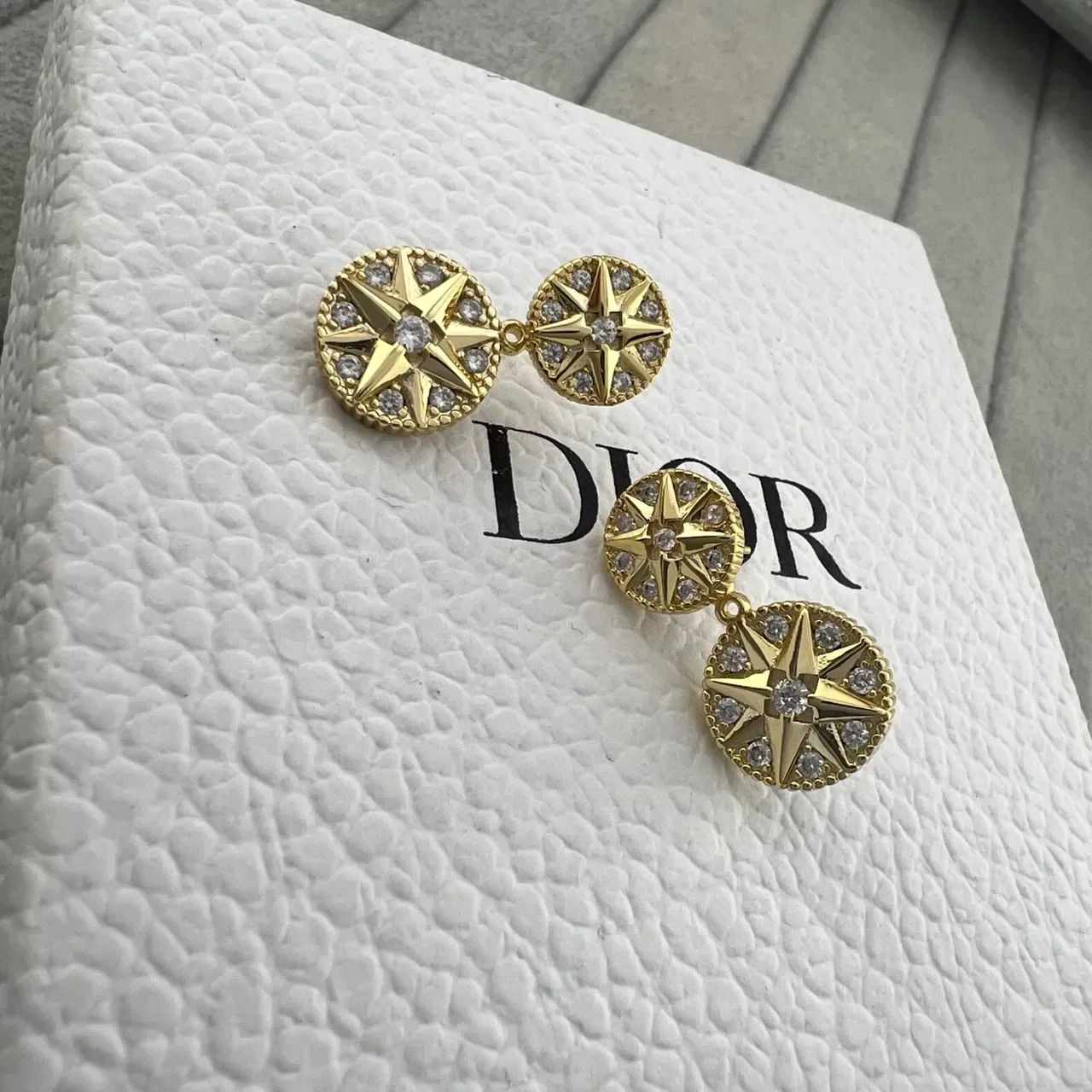 Gold Silver Compass-Star Motif Pavé Crystal Setting Earrings 4
