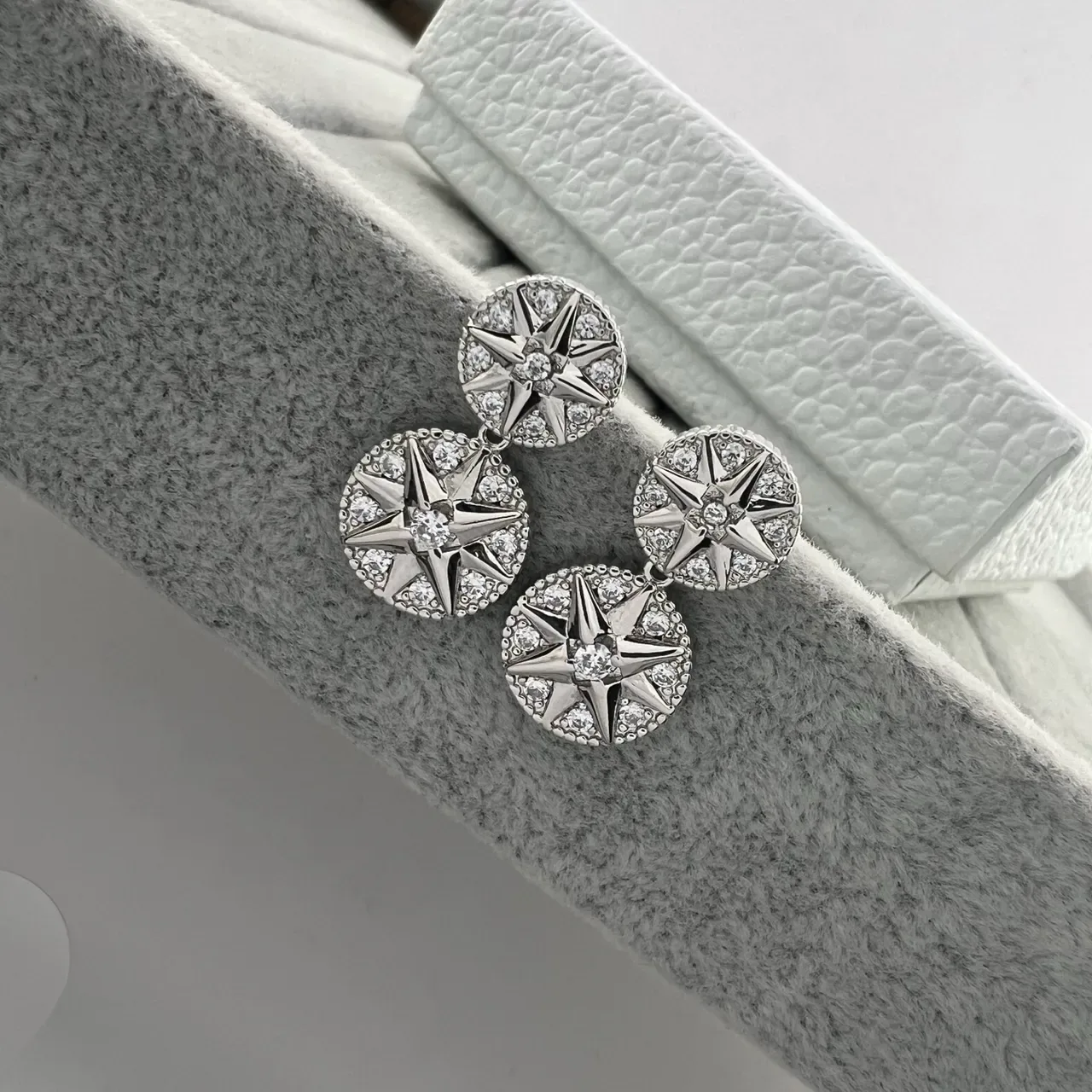 Gold Silver Compass-Star Motif Pavé Crystal Setting Earrings 8