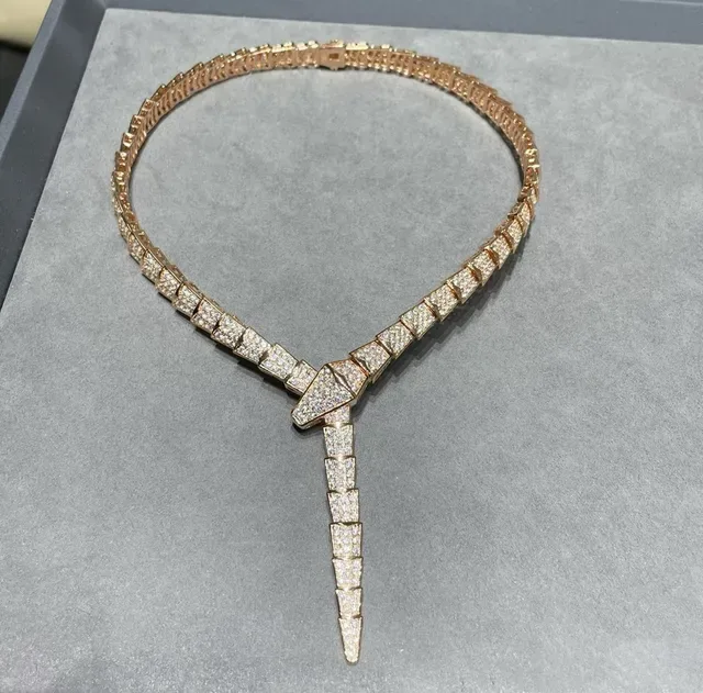 Gold Silver Fully Pavé-Set V-Clasp Design Necklace 2
