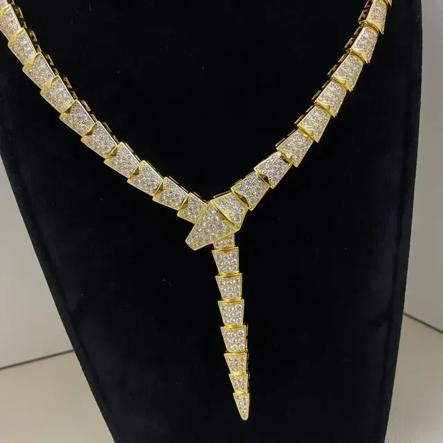 Gold Silver Fully Pavé-Set V-Clasp Design Necklace 5