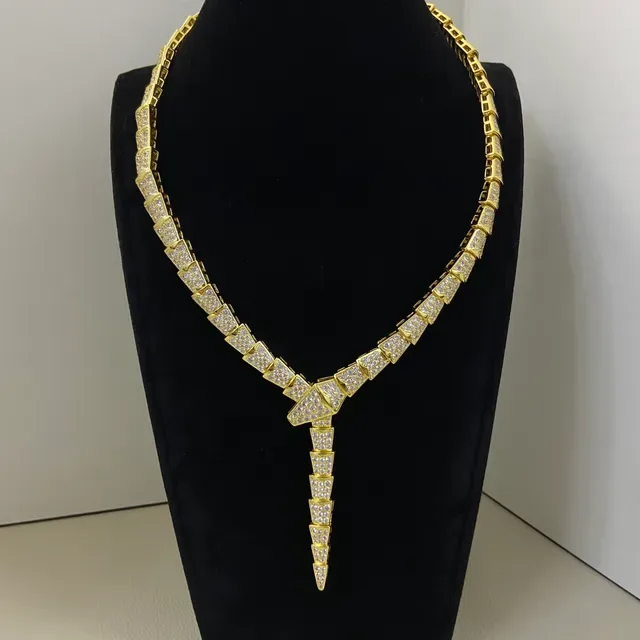 Gold Silver Fully Pavé-Set V-Clasp Design Necklace 7