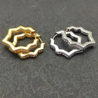 Joyería Pavé-Set Geométrica Layered en Oro y Plata