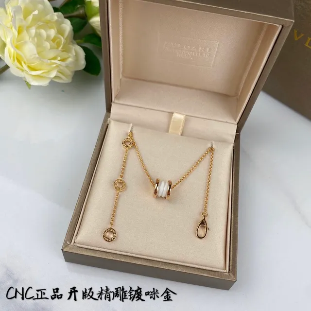 Gold-Tone Cylindrical Barrel Pendant Necklace 2