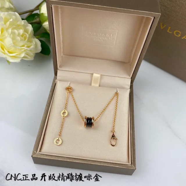 Gold-Tone Cylindrical Barrel Pendant Necklace 3