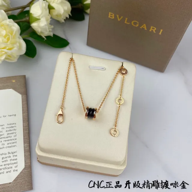 Gold-Tone Cylindrical Barrel Pendant Necklace 6