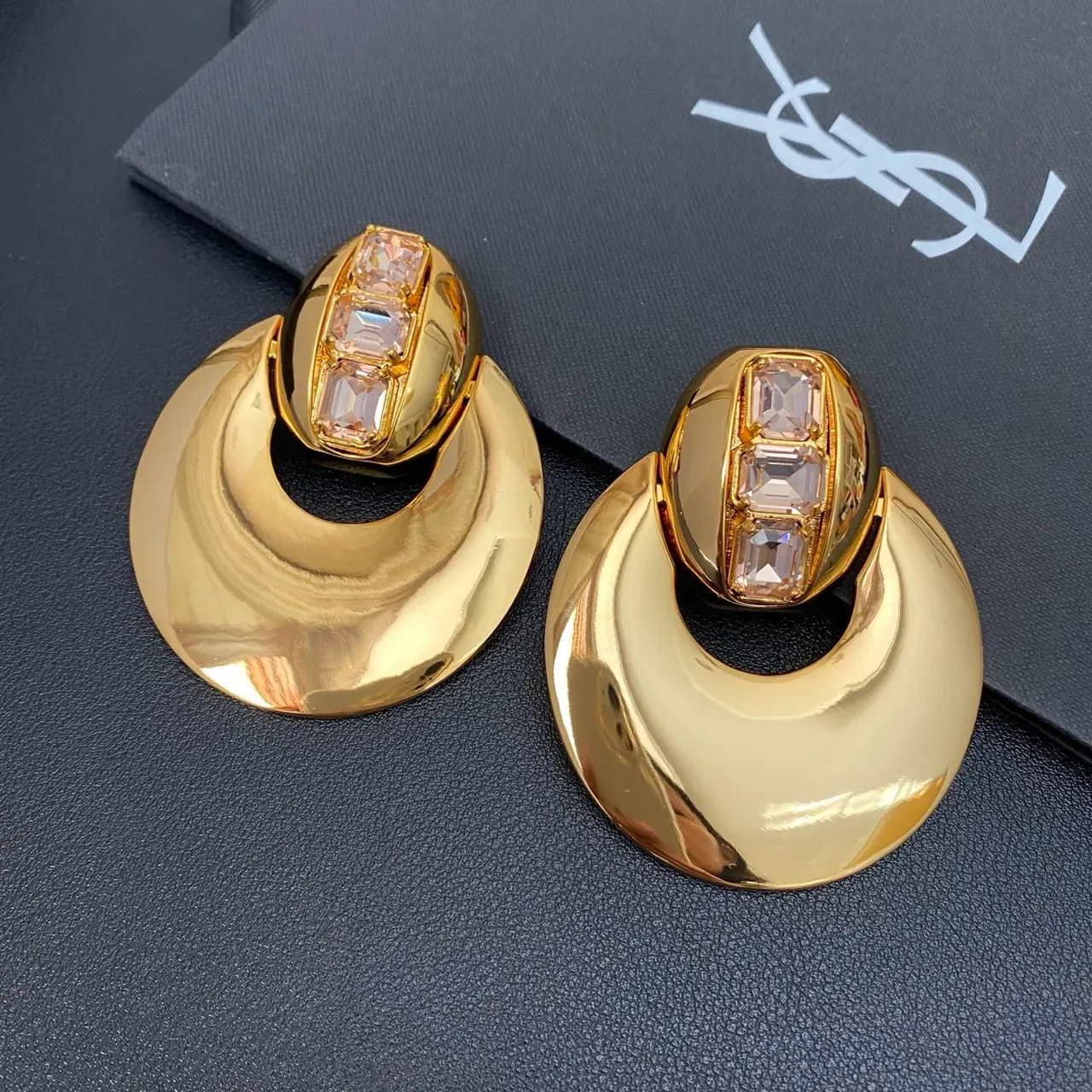Créoles dorées géométriques à pierres facettées sculpturales 6