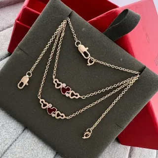 Colgantes de corazón esmaltado y cristal en tono dorado