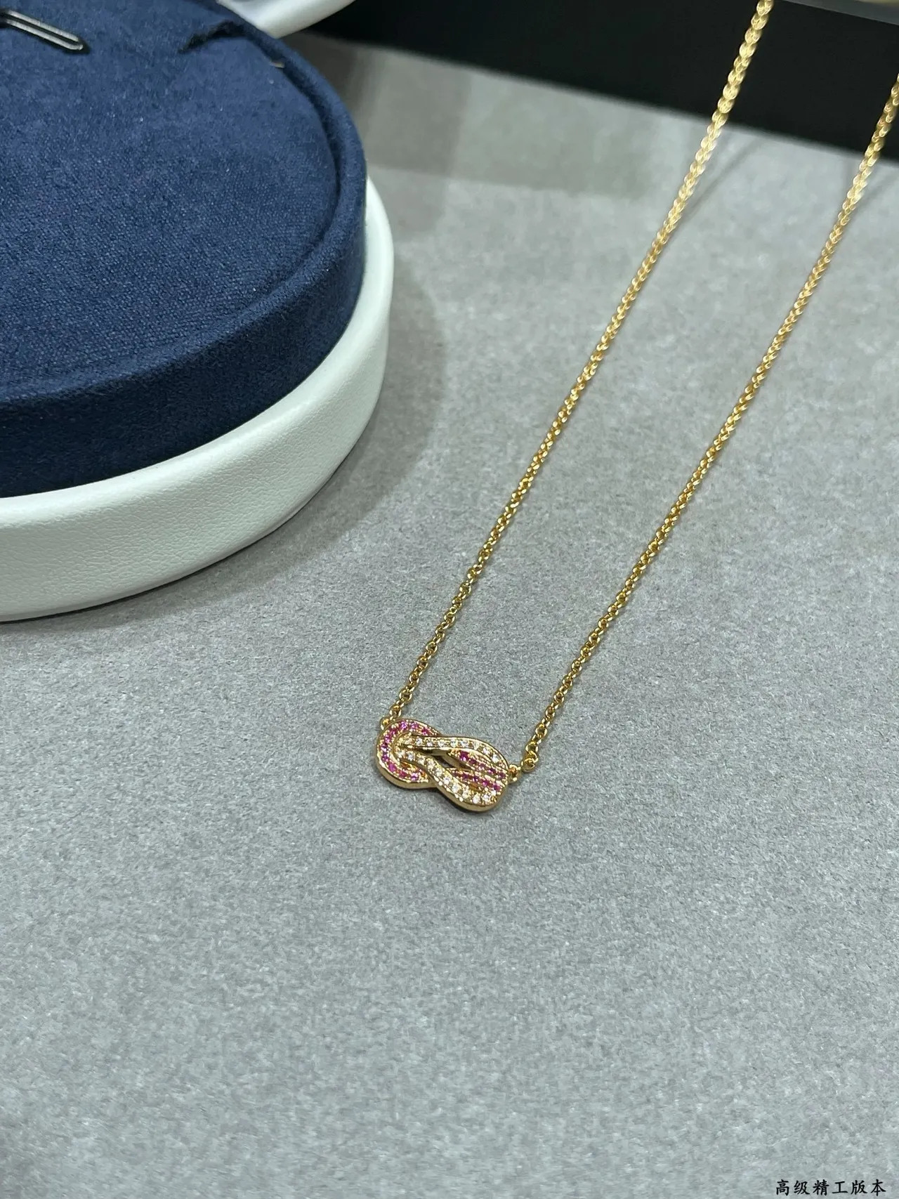 Colar Nudo Infinity Pavé com Pedras Rosa e Transparente em Tons Dourados 5
