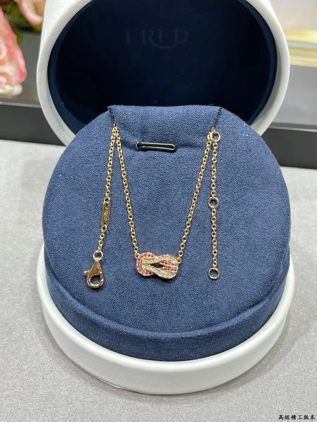 Colar Nudo Infinity Pavé com Pedras Rosa e Transparente em Tons Dourados 8