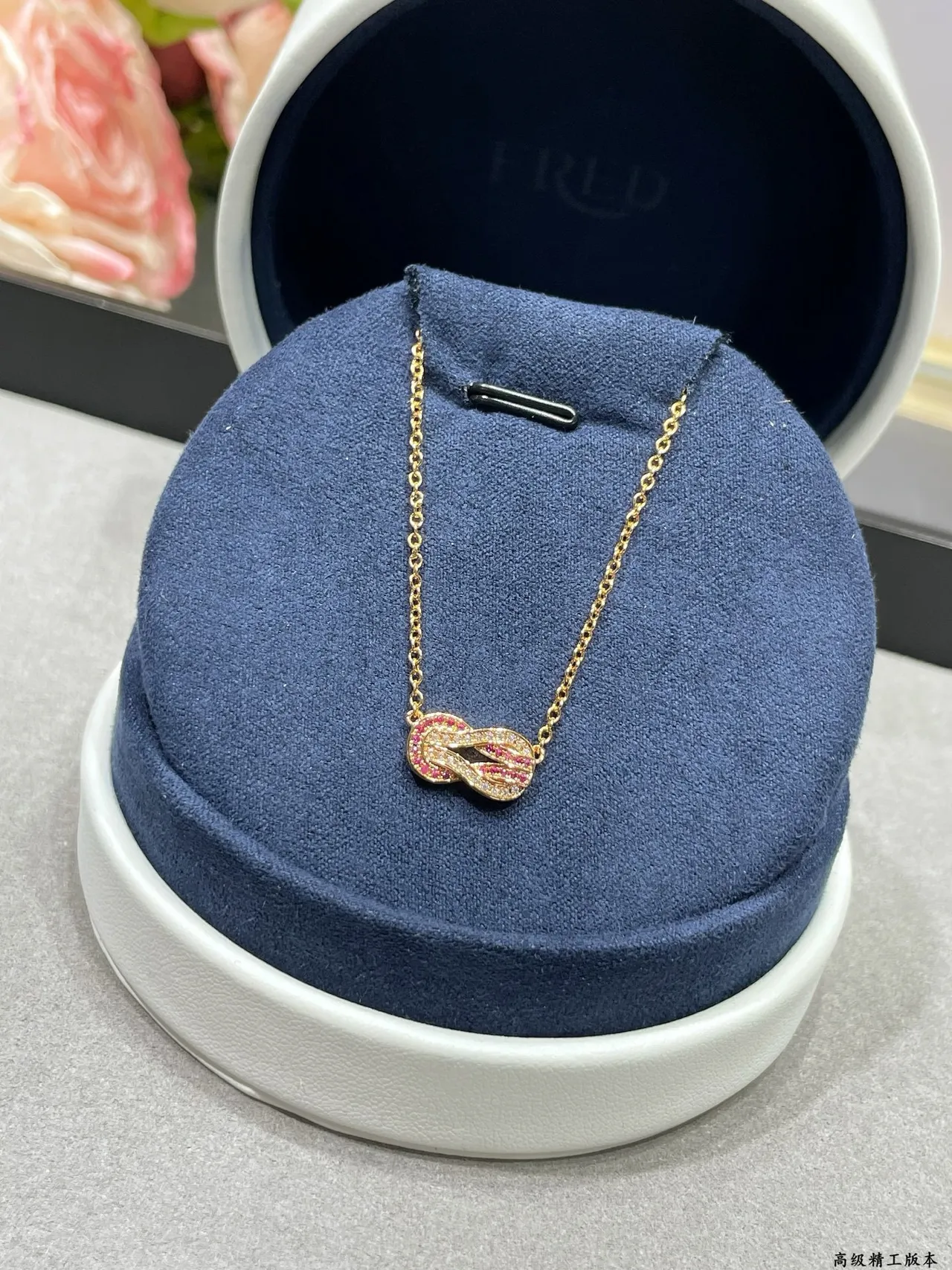 Colar Nudo Infinity Pavé com Pedras Rosa e Transparente em Tons Dourados 9