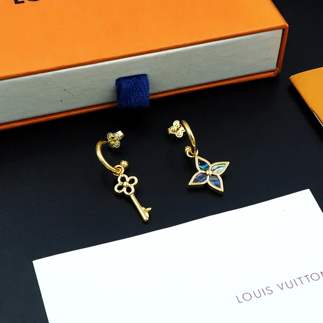 Gold-Tone Key and Quatrefoil Shell Inlay Earrings 9