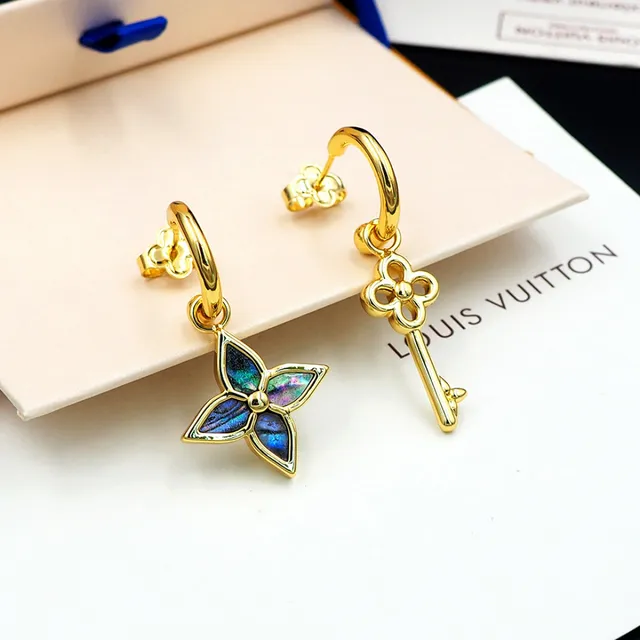 Gold-Tone Key and Quatrefoil Shell Inlay Earrings 10