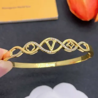Brazalete de tono dorado con pavé monograma openwork