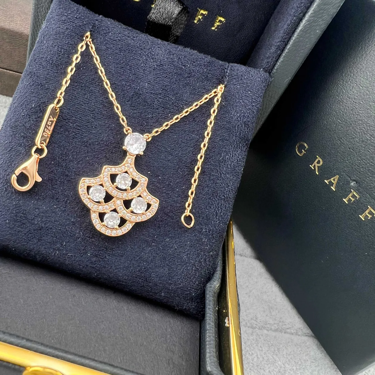 Graff Fan Motif Diamond Pendant Necklace 4