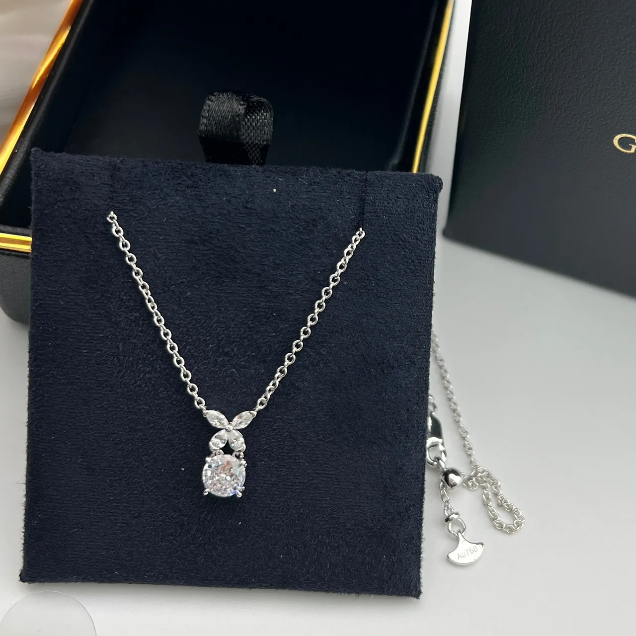 Graff Silver Black Floral Motif Pendant Round Brilliant-Cut Center Stone Necklace 3